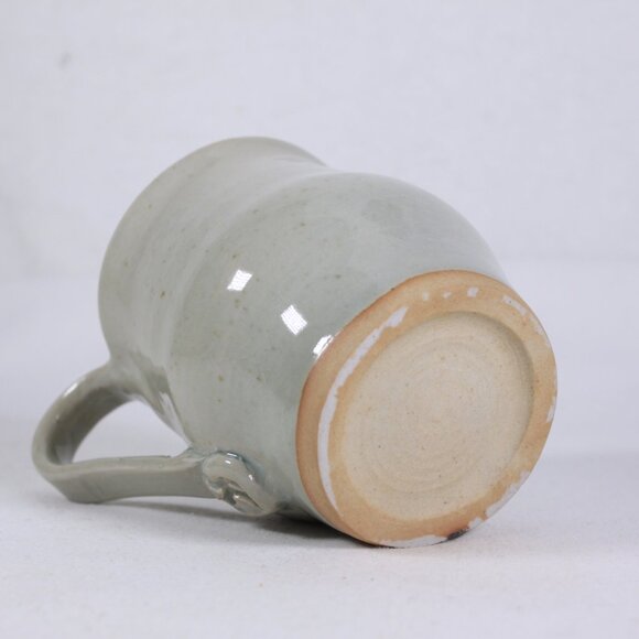 Handmade pottery mug sage green with little mouse - Picture 3 of 11